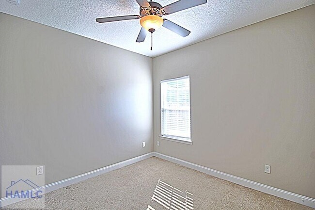 Building Photo - 582 Burke Dr