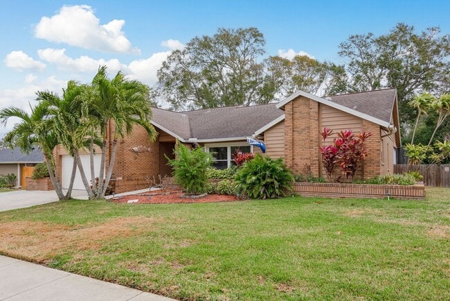 Building Photo - Pool Home Near Florida Beaches