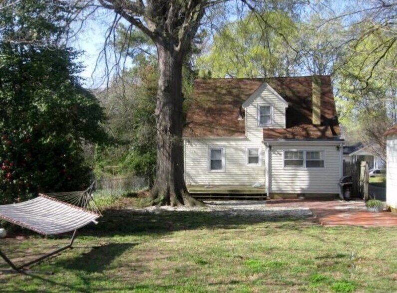 Building Photo - 1609 Cobb St