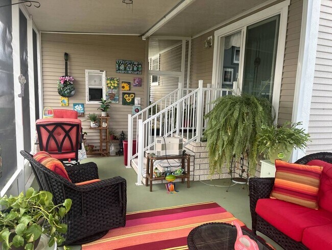 Building Photo - 5904 SW 59th Ln