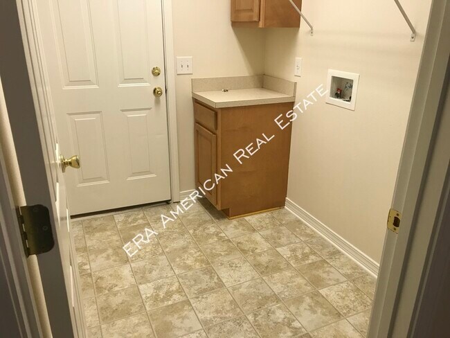 Building Photo - 2642 Hidden Creek Dr
