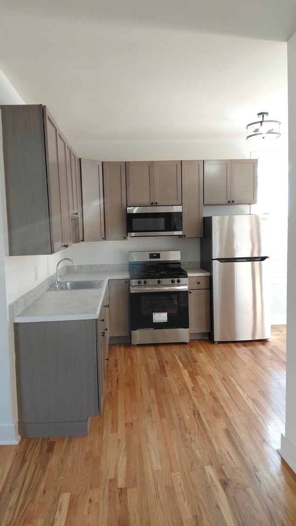 Building Photo - 3915 W Potomac Ave