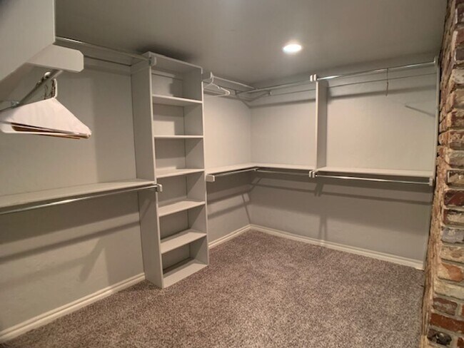 Building Photo - 3 Bed Home OKC - Move in Deposit-Free! (If Qualified)