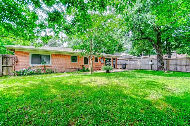 Building Photo - 515 Azaleadell Dr