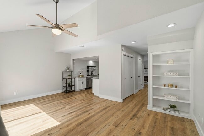 Building Photo - 1063 Country Pl Dr