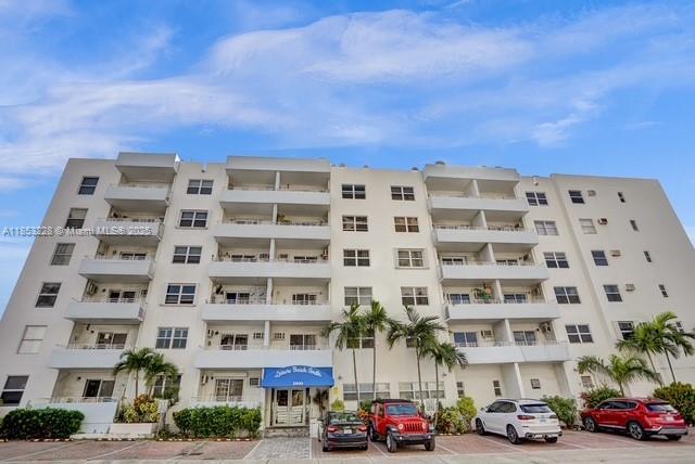 Building Photo - 2900 Banyan St