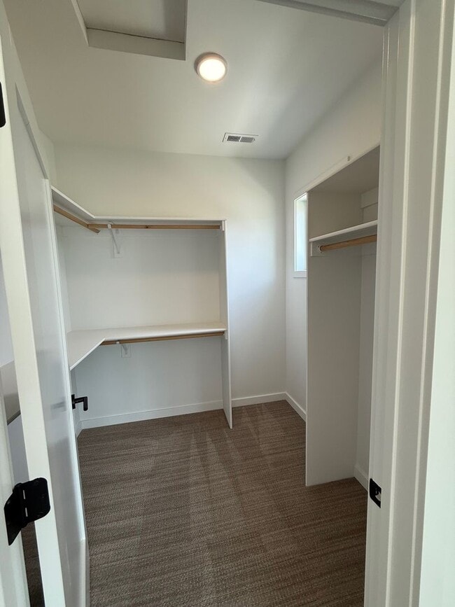 Building Photo - Single Family HOME with 3 Bedrooms 2 1/2 B...