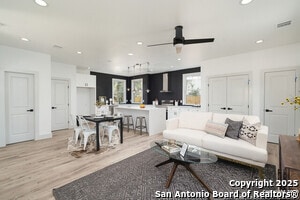 Building Photo - 419 N Mesquite St