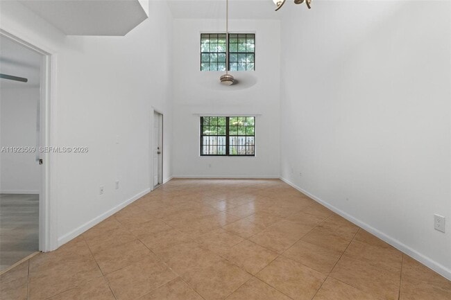 Building Photo - 390 City View Dr