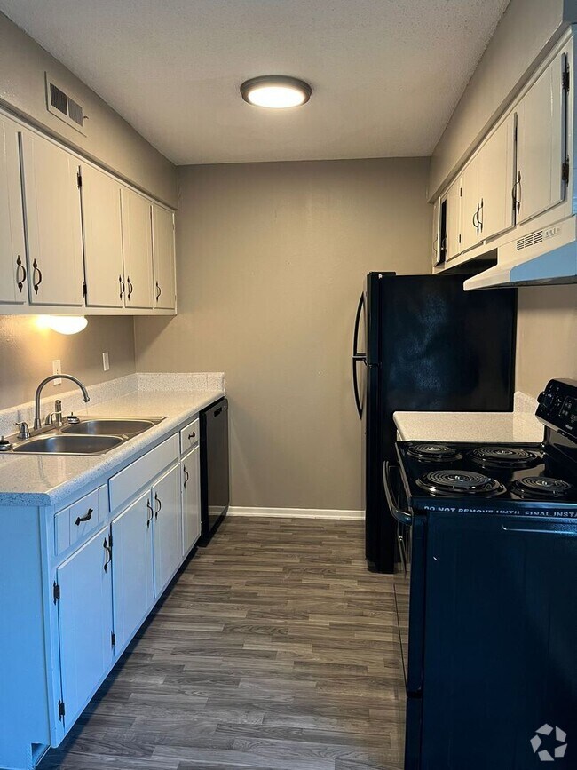 Building Photo - South Glen Apartments