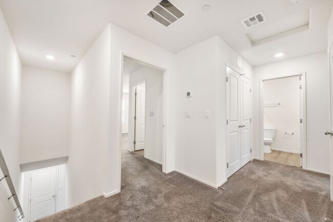 Building Photo - Modern Inspirada Townhome with Stylish Finishes & Community Pool Access!