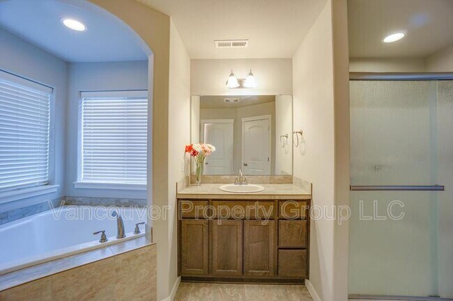 Building Photo - 14303 NE 107th St