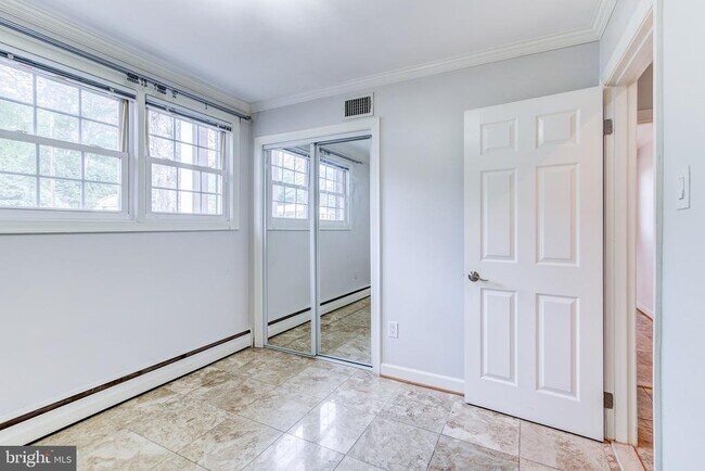 Building Photo - 3809 Great Neck Ct