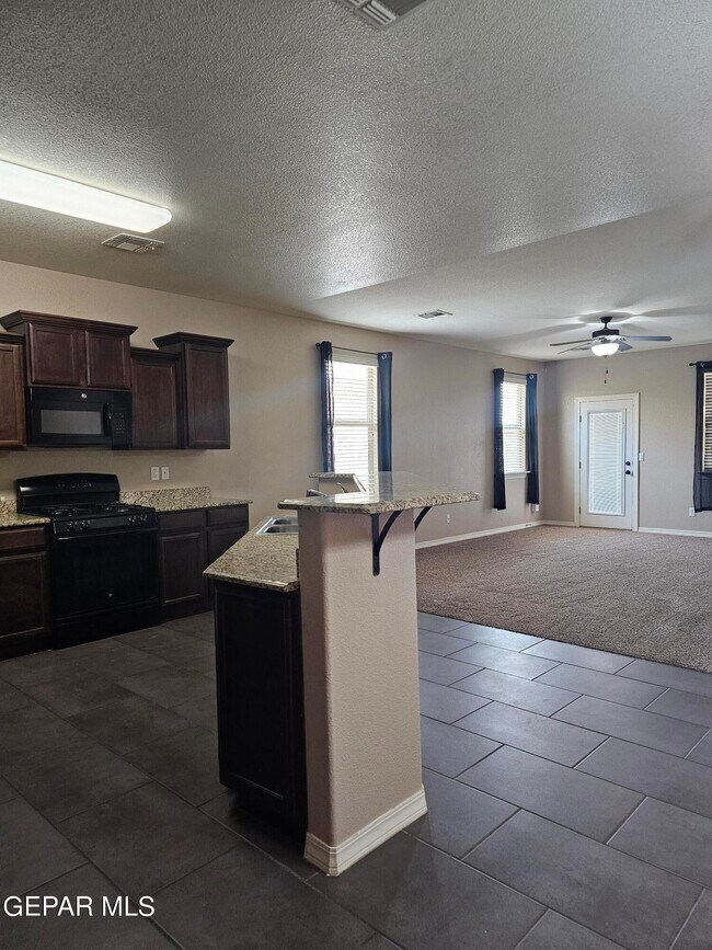 Building Photo - 14328 S Cave Ave