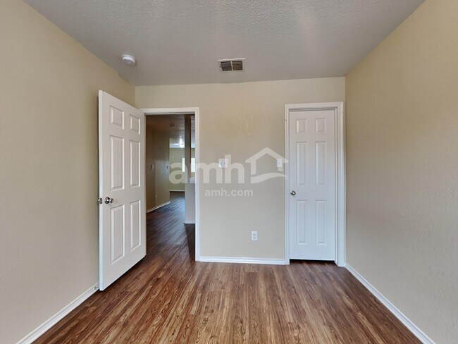 Building Photo - 10023 Woodland Pines