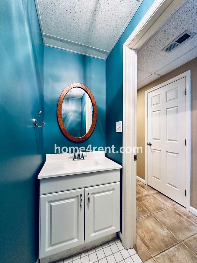 Building Photo - A Lovely Lenexa Home w/ Wood Floors Throughout, Updated Kitchen, Finished Basement and a Fenced Y...