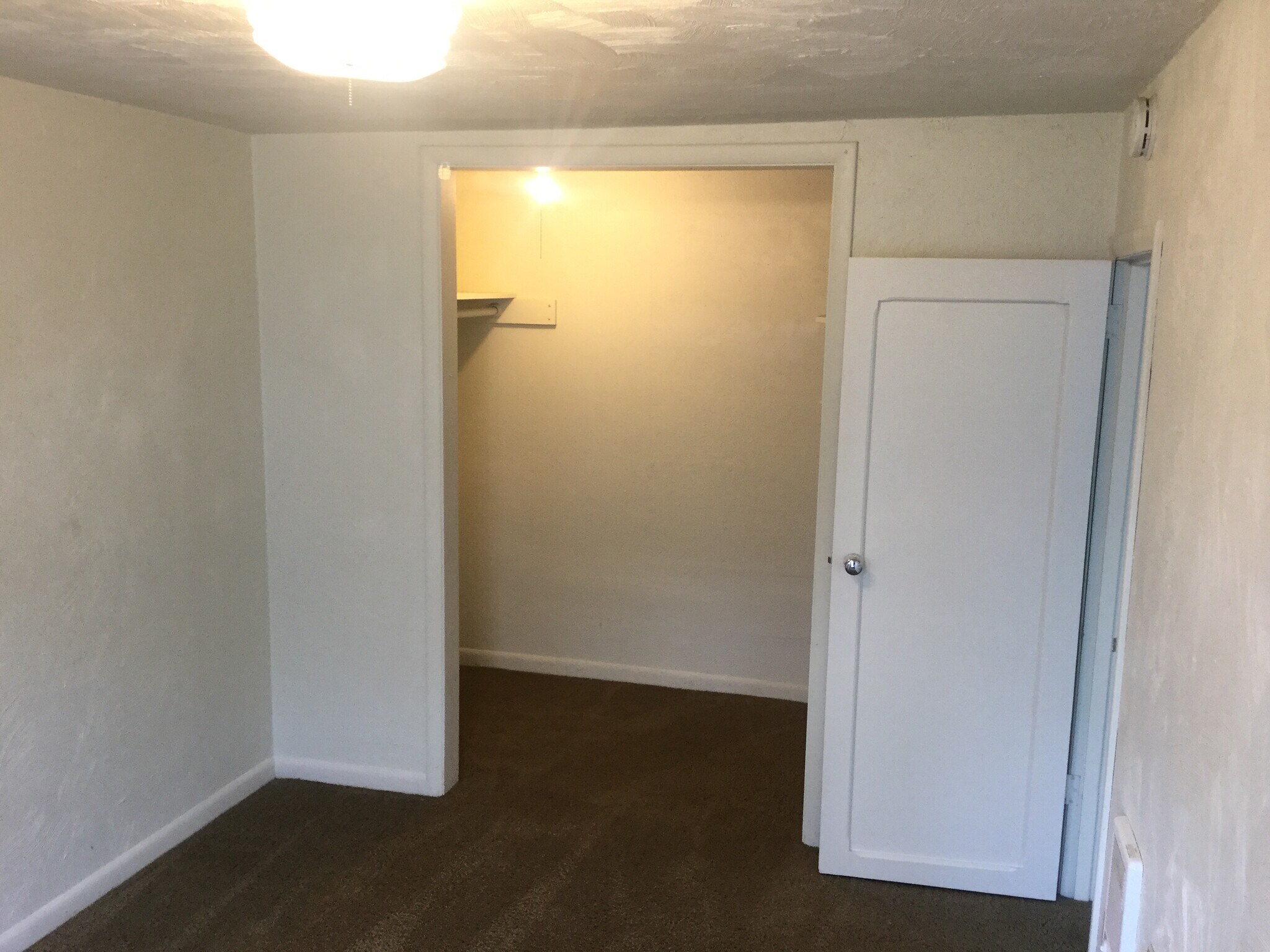 Building Photo - 1010 E 2nd St