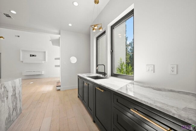 Building Photo - 9825 Fawn Vw Dr