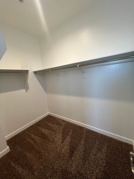 Building Photo - 1255 N Arizona Ave