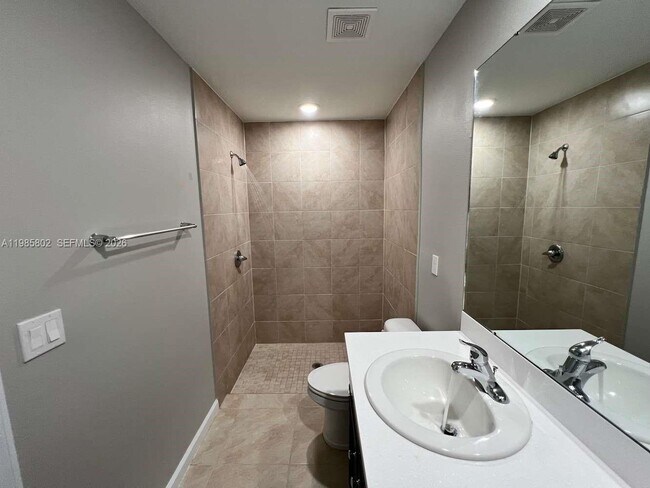 Building Photo - 682 NW Floresta Dr