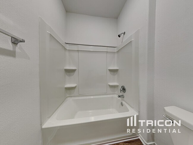 Building Photo - 217 Mica Trl