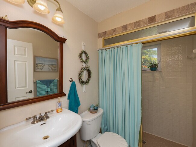 Building Photo - "Spacious 3-Bed Sanctuary with 3.5 Baths in Charming Port Charlotte!"