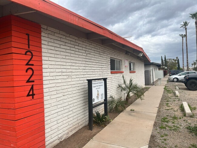 Building Photo - 1224 S Smith Rd