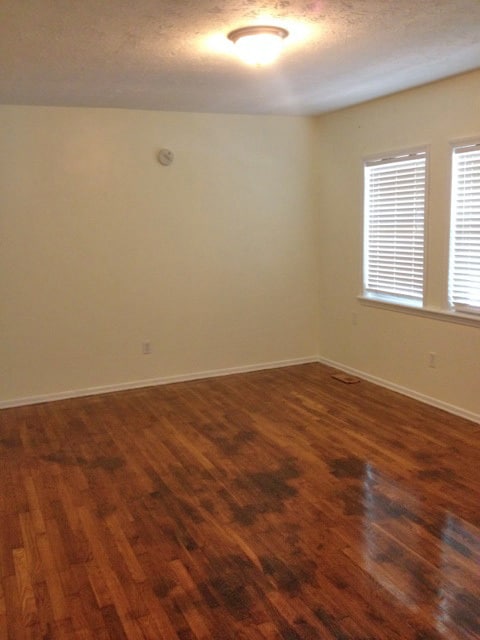 Building Photo - LOVELY 3 BR House! W/D Hookups, HW Floors,...