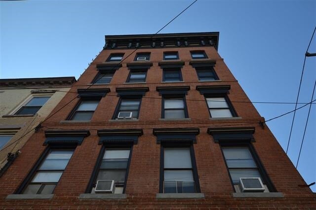 Building Photo - 205 3rd St