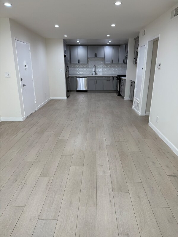 Building Photo - 711 Westmount Dr