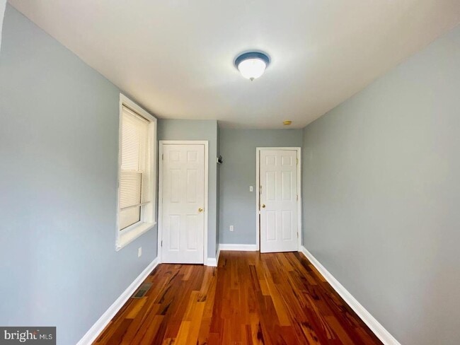 Building Photo - 1704 N Sydenham St