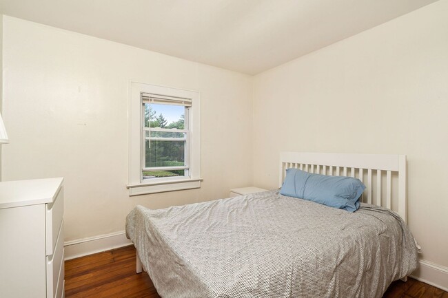 Building Photo - 106 Spruce St