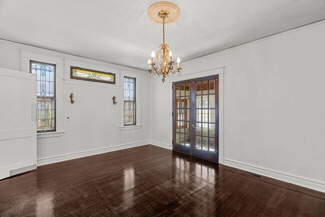 Building Photo - Charming 2+ Bedroom in Shrewsbury – Walkable Neighborhood & Pet-Friendly!