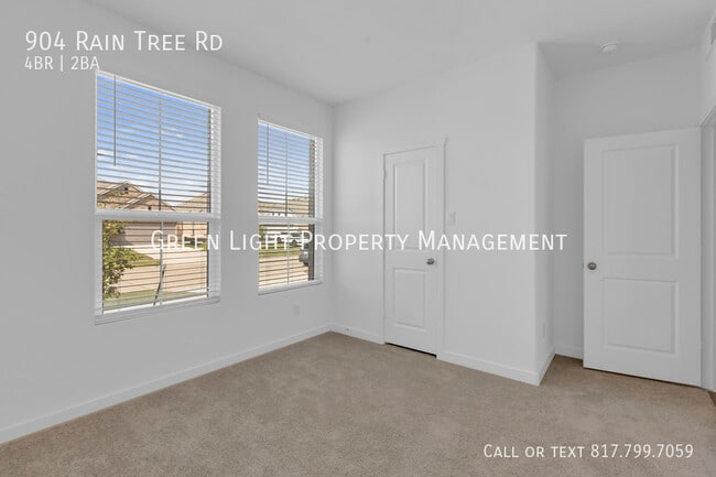 Building Photo - 904 Raintree Rd