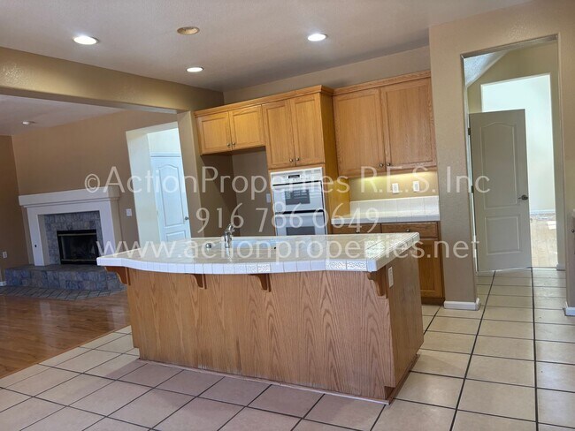Building Photo - Beautiful West Roseville Home 5 bed 3 bath...