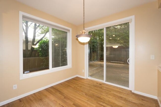 Building Photo - 4 bedroom in Kirkland WA 98033