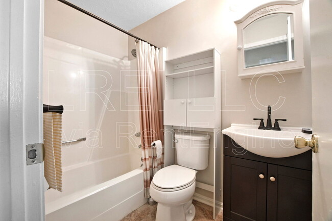 Building Photo - 10783 Colonial Woods Ct
