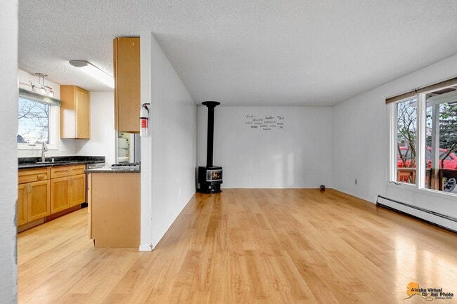 Building Photo - Cozy Abbott Loop Single Family Home w/ Gar...