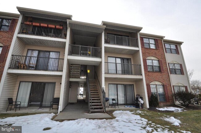 Building Photo - 13 Voscek Ct