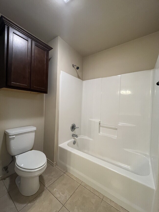 Building Photo - Cute 3/2/2 townhome in the Lubbock-Cooper District
