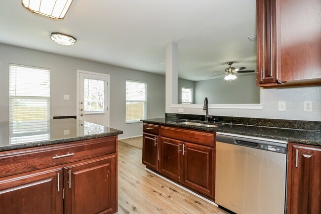 Building Photo - 937 Stone Chapel Way