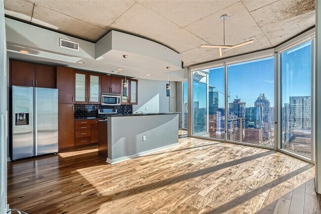 Building Photo - 360 Nueces St