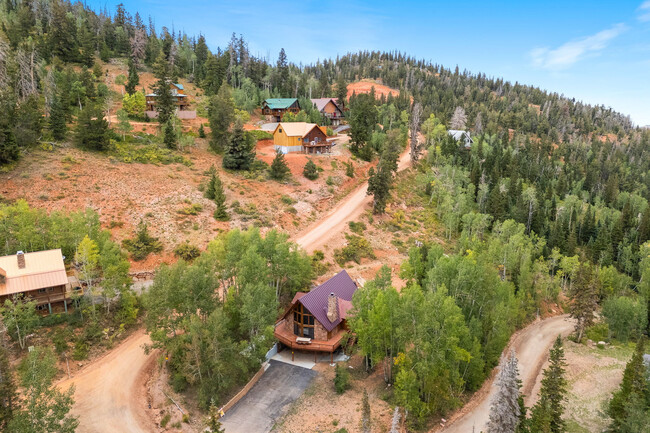 Building Photo - 656 Aspen Dr