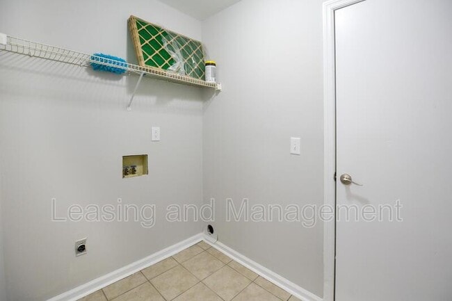Building Photo - 801 Alwyn Blvd