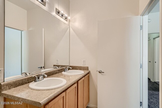 Building Photo - 8437 W Green Kingfisher Ln