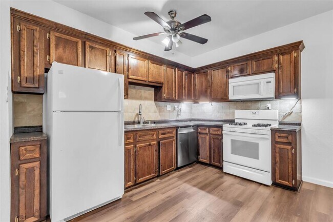 Building Photo - 3925 Woodleigh St