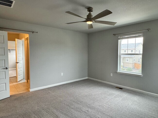 Building Photo - 10848 Hayloft St