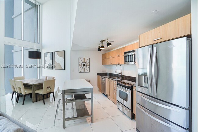 Building Photo - 350 S Miami Ave