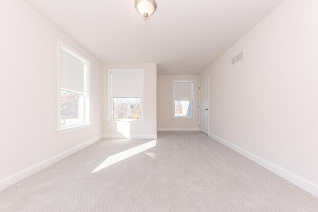 Building Photo - 3341 Roseford Blvd