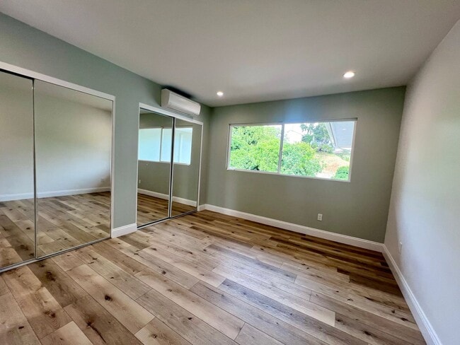 Building Photo - 4 bedroom, 2.5 bathroom home in the desirable Mt Soledad neighborhood.